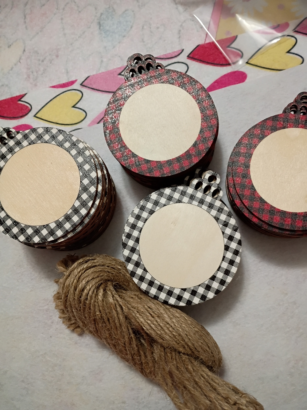 Blank Brand Rustic Plaid Round Wooden Gift Tags/Ornaments- Black and Red